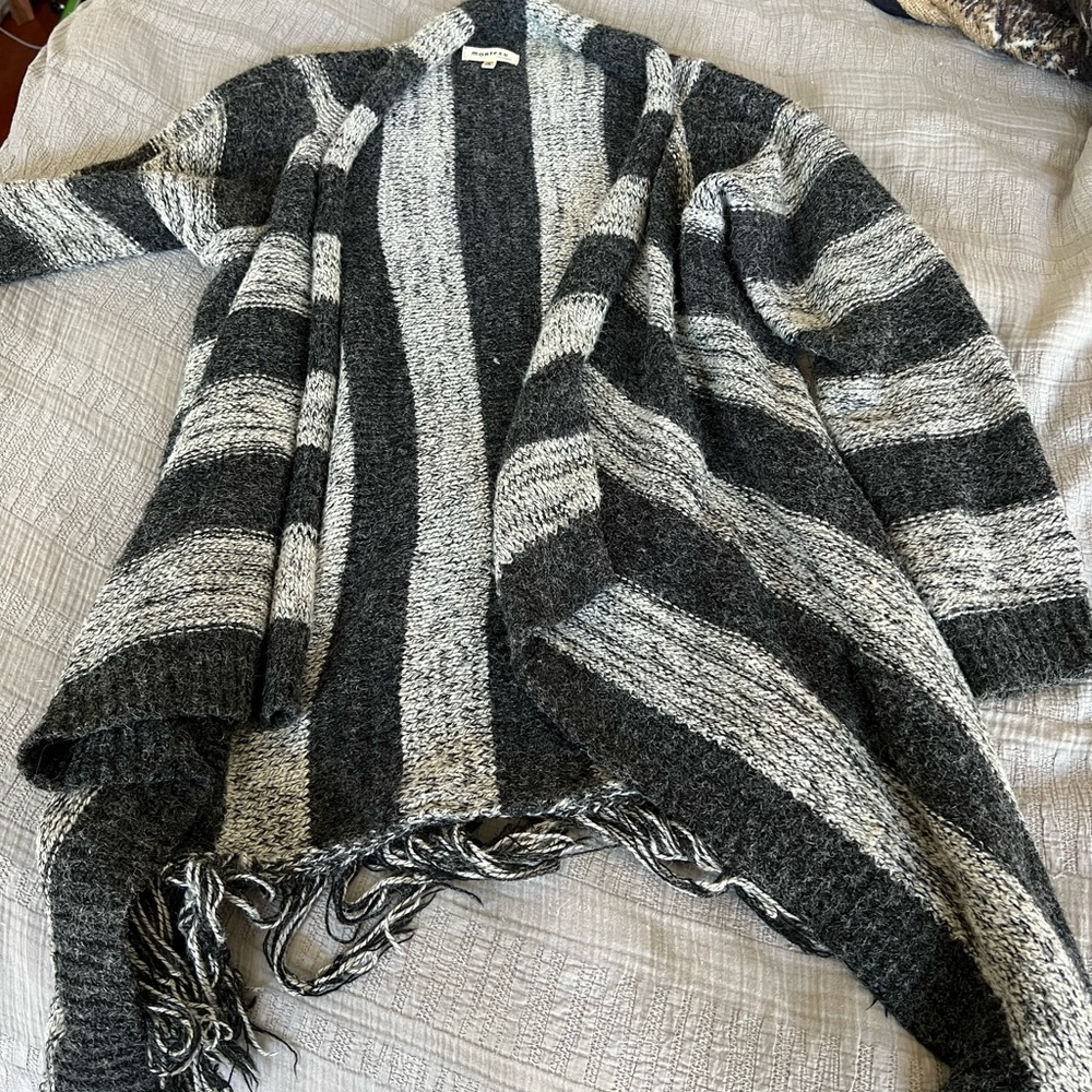 Comfy gray striped cardigan with an angled bottom